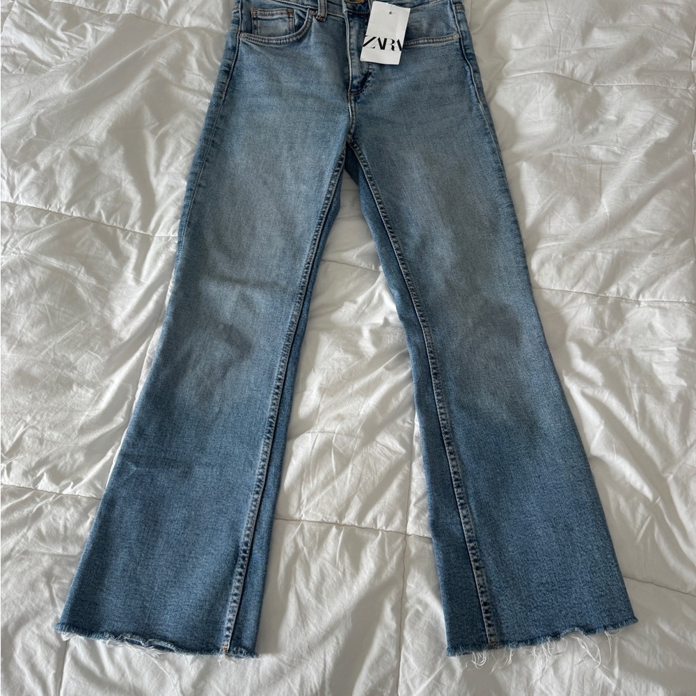 NWT ZARA Women’s Light Wash Straight Leg Jeans – Size US 4 / EUR 36
